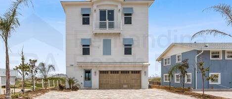 Nhà, 5 phòng ngủ | Ngoại thất