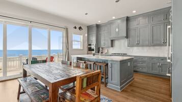 House, 5 Bedrooms | Dining