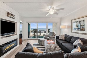 Condo, 2 Bedrooms | Living area