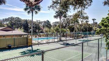 Condo, 3 Bedrooms | Sport court