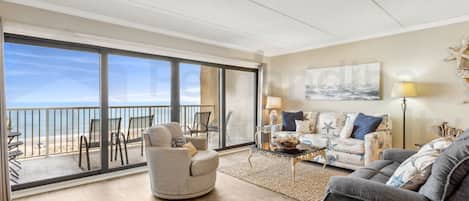 Condo, 3 Bedrooms | Living area