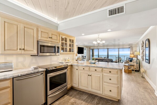 Condo, 3 Bedrooms | Private kitchen | Fridge, oven - 667 Amelia By The Sea 3 Bedroom Condo (Fernandina Beach)