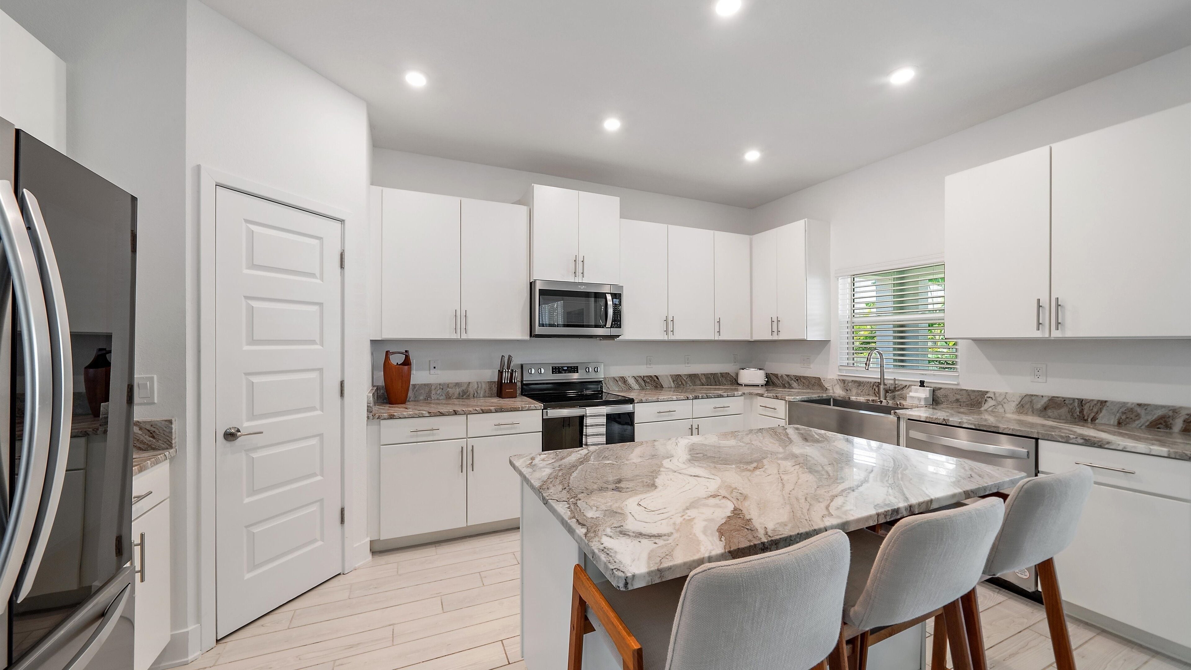 House, 4 Bedrooms | Private kitchen | Fridge, oven, coffee/tea maker, toaster