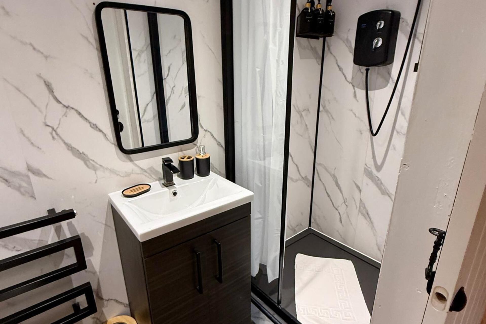 Douche, serviettes fournies