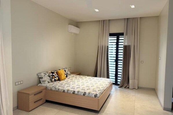 4 bedrooms, iron/ironing board, internet, bed sheets - Eden House: Comfort, Luxury & Cozy Vibes (Somone)