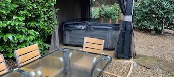 4 Guests - Pet Friendly - Cottage Retreat