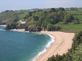 Una playa cerca
