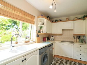 Cookware/dishes/utensils