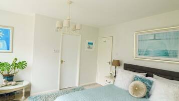 3 habitaciones, decoración personalizada y muebles diferentes