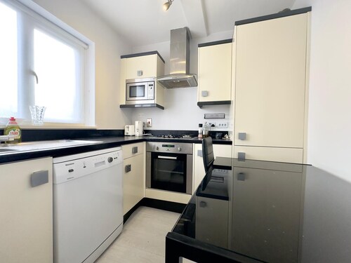 Cosy One Bedroom Apartment, close to Mill Hill Broadway Train Station