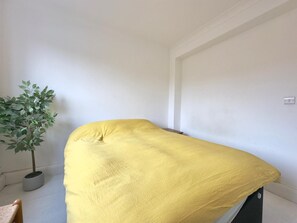 1 habitación, tabla de planchar con plancha, wifi gratis y ropa de cama 