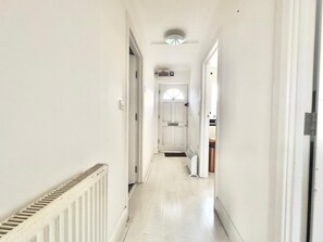 Unclassified image, 5 of 11, button - Cosy One Bedroom Apartment, close to Mill Hill Broadway Train Station (London)