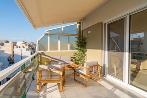 Property grounds - The Portside Getaway – 2BR, 2BA Duplex in Piraeus (Pireas)