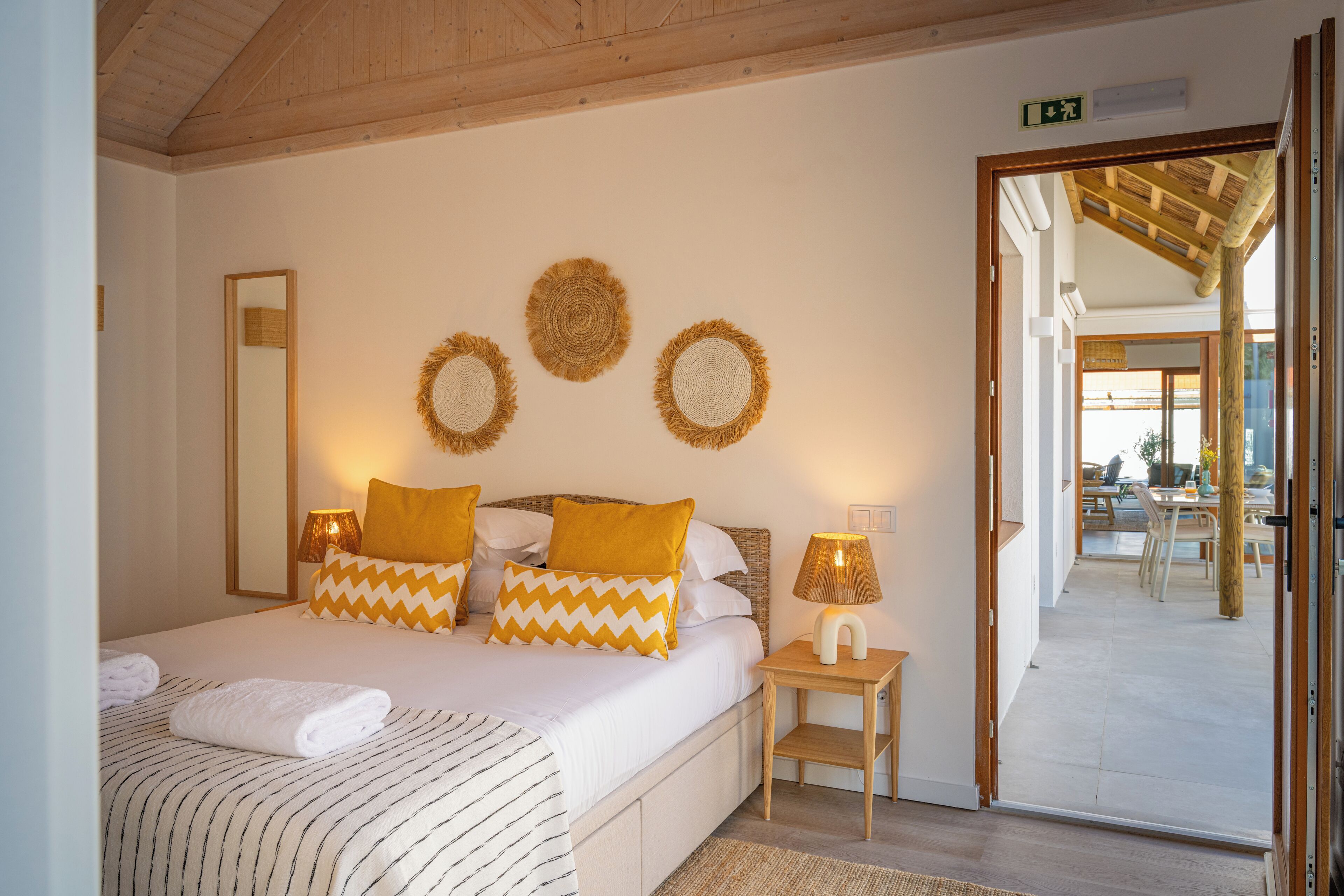 خزنة داخل الغرفة ومكواة/لوح كي وواي فاي مجانًا