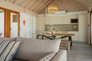 Premium Green Villa | Cozinha americana privada | Micro-ondas