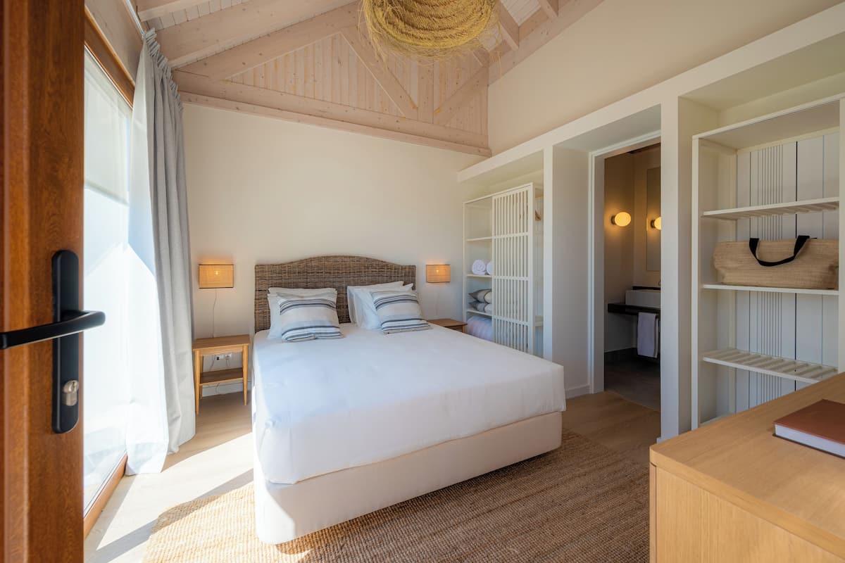 In-room safe, iron/ironing board, free WiFi