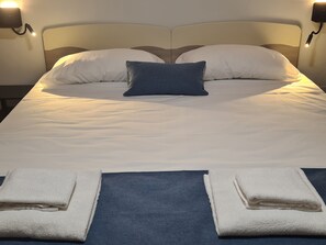6 slaapkamers, een strijkplank/strijkijzer, gratis wifi, beddengoed