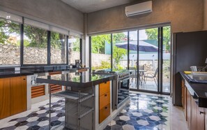 Fridge, oven, stovetop, coffee/tea maker