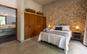 2 bedrooms, desk, iron/ironing board, travel cot