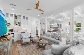 Televisión, mesa de ping pong