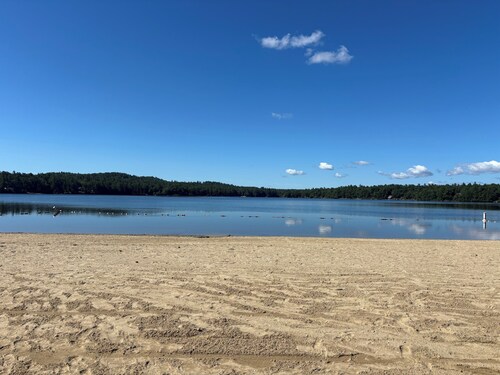 Charming 3-bedroom condo in peaceful Jaffrey with AC