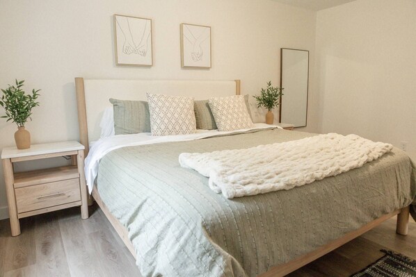 3 bedrooms, desk, free WiFi, bed sheets