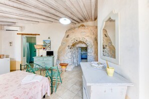 3 bedrooms, bed sheets