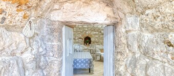Apartment 'Baccole - Trullo Grande' with Shared Terrace, Private Garden and Air Conditioning