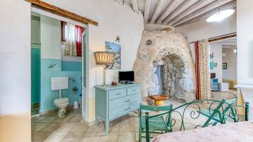 3 bedrooms, bed sheets