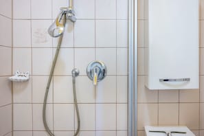 Shower, towels