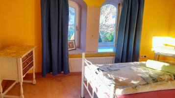 1 bedroom, WiFi, bed sheets