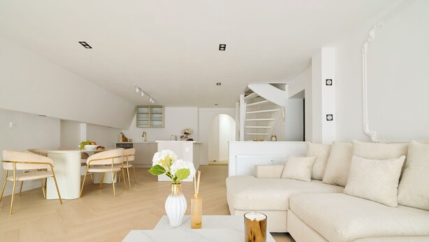 A modern living room with a sofa, coffee table, and a dining area with chairs and a table. - Old Town Family Długa Living by Downtown Apartments (Gdańsk)