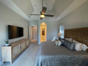 3 bedrooms, desk, iron/ironing board, free WiFi