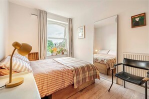 2 chambres, fer et planche à repasser, accès Internet, draps fournis