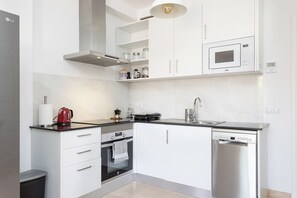 Mikrowelle, Ofen, Herdplatte, Geschirrspüler