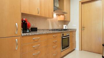 ํ์ฐ์ค | 4 ๊ฐ์ ์นจ์ค