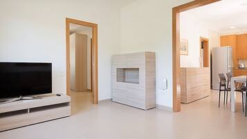 ํ์ฐ์ค | 4 ๊ฐ์ ์นจ์ค