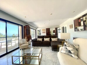 Villa | 5 bedrooms - Th142 Villa Vista Alegre con Piscina Privada (Tarragona)
