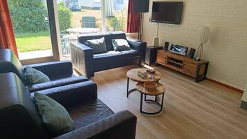 TV, DVD-spiller, bordtennis og filmbibliotek