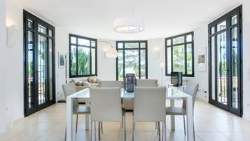 House | 6 bedrooms