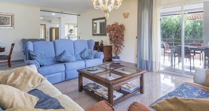 Th103 Villa Espaciosa con Piscina Privada y Jard n