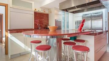 House | 6 bedrooms