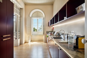 Fridge, oven, stovetop, dishwasher - Light & charm in a unique VRSA retreat (Vila Real de Santo António)