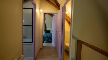 3 slaapkamers, een strijkplank/strijkijzer, wifi, beddengoed