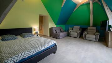 3 bedrooms, iron/ironing board, WiFi, bed sheets