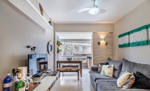 Basic Apartment | Living area