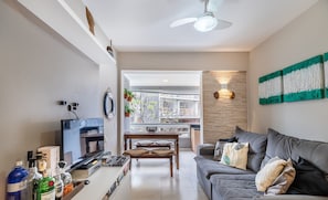 Basic Apartment | Living area