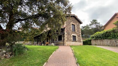 Casa Rural 'La Carrasquilla' con Terraza Privada, Jardín Privado y Wi-Fi