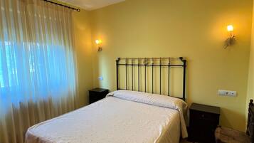 6 chambres, fer et planche Ă repasser, Wi-Fi, draps fournis