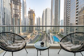 Apartment - Modern Downtown 2BR Walk to Mall Burj Khalifa Opera (Dubai)